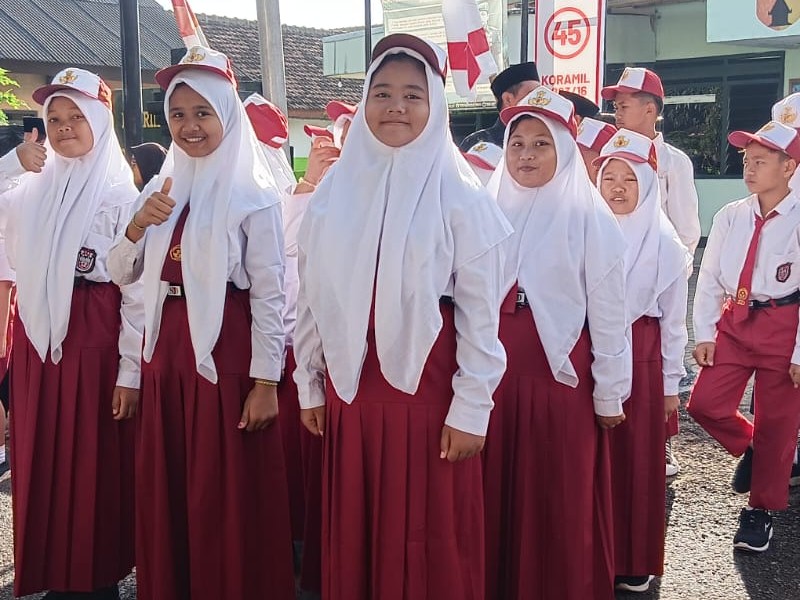 Partisipasi SD Negeri 1 Tamansari dalam Upacara Kemerdekaan ke-80 RI di Kecamatan Sumbermalang